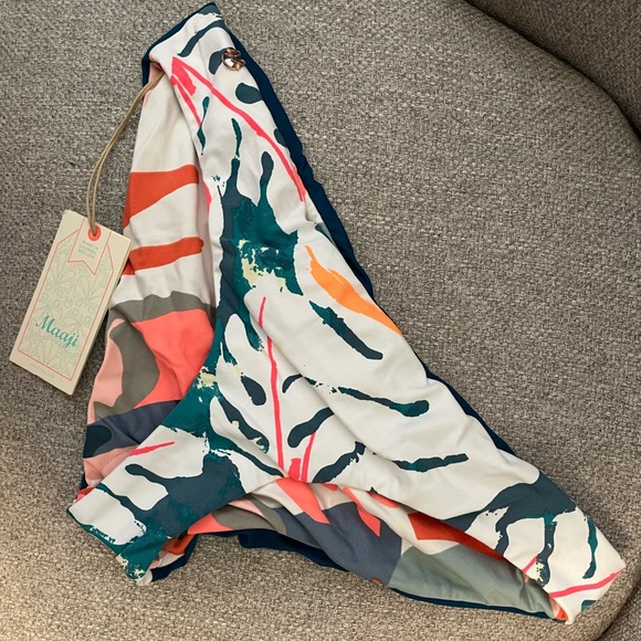 Maaji - Storyteller Voyage Bikini
Bottom- reversible- NWT - Picture 3 of 6